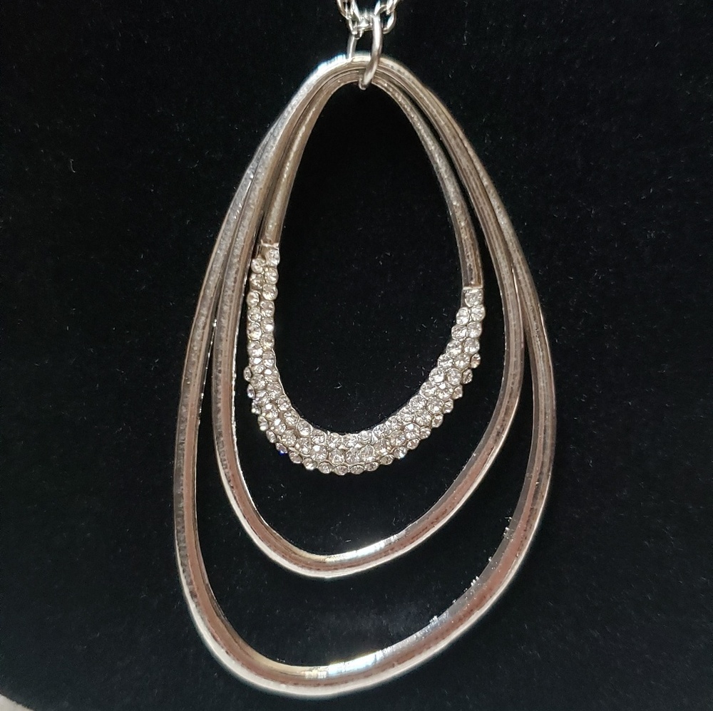 🆕️📿Necklace & Earring Set - Picture 4 of 6